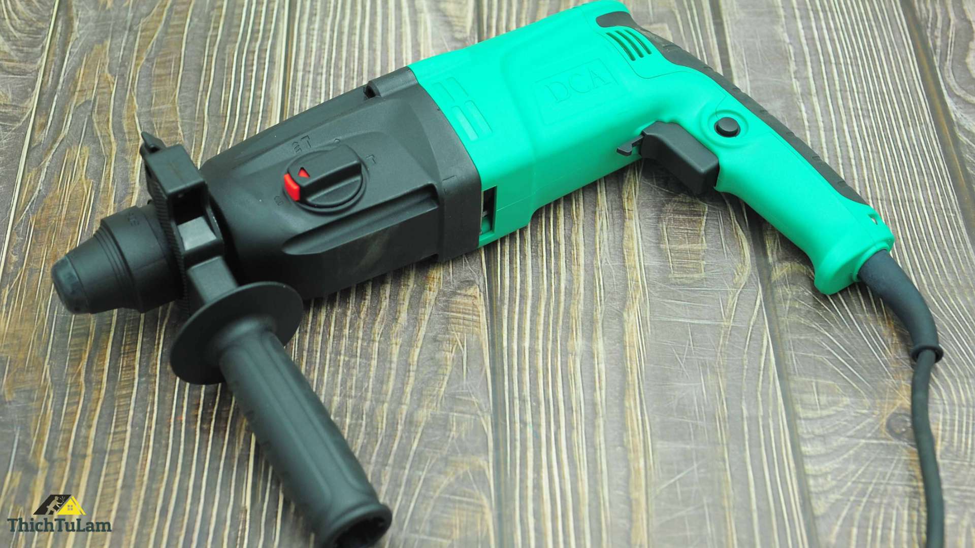 Máy khoan bê tông điện 3 chế độ 720W DCA AZC05-26B