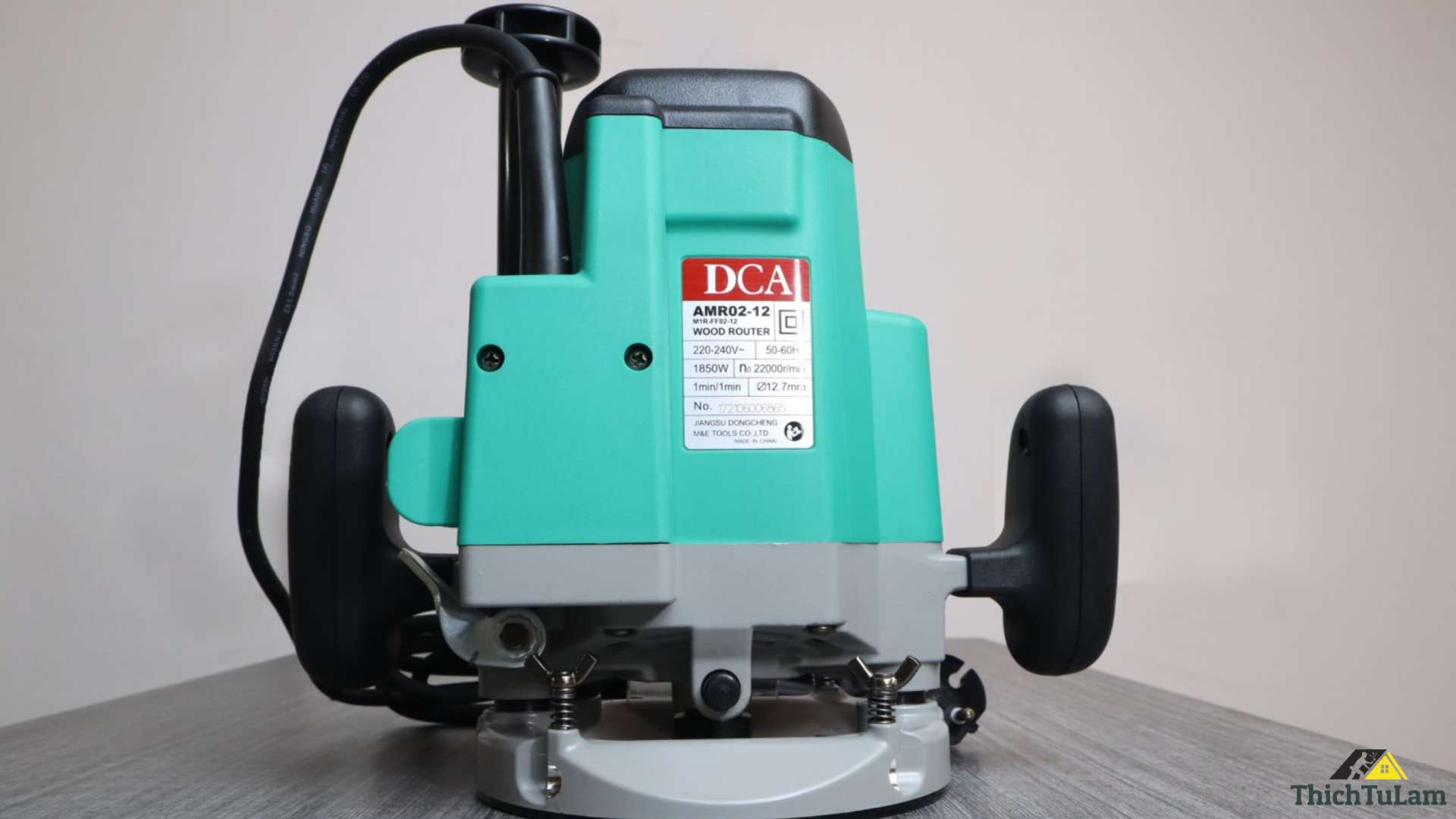 Máy phay gỗ 2 tay cầm DCA AMR02-12