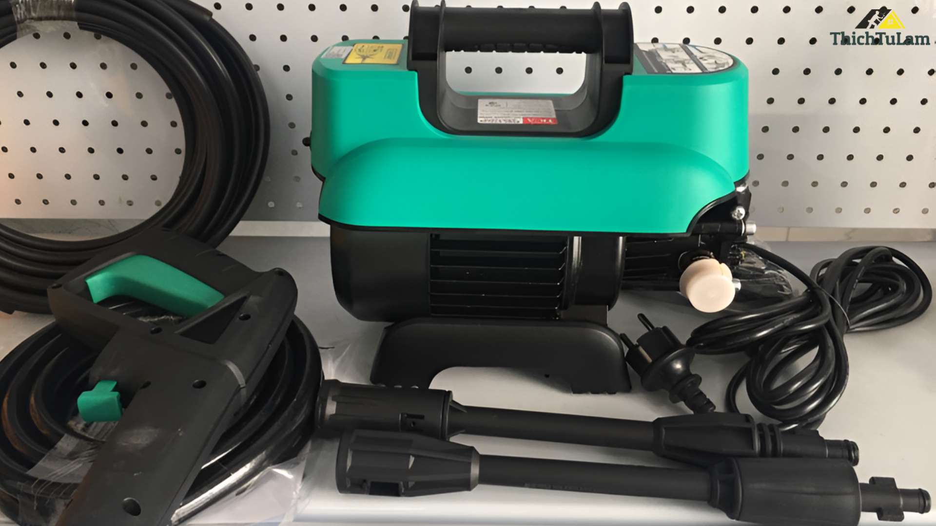Máy rửa xe 1200W DCA AQW5.5/7