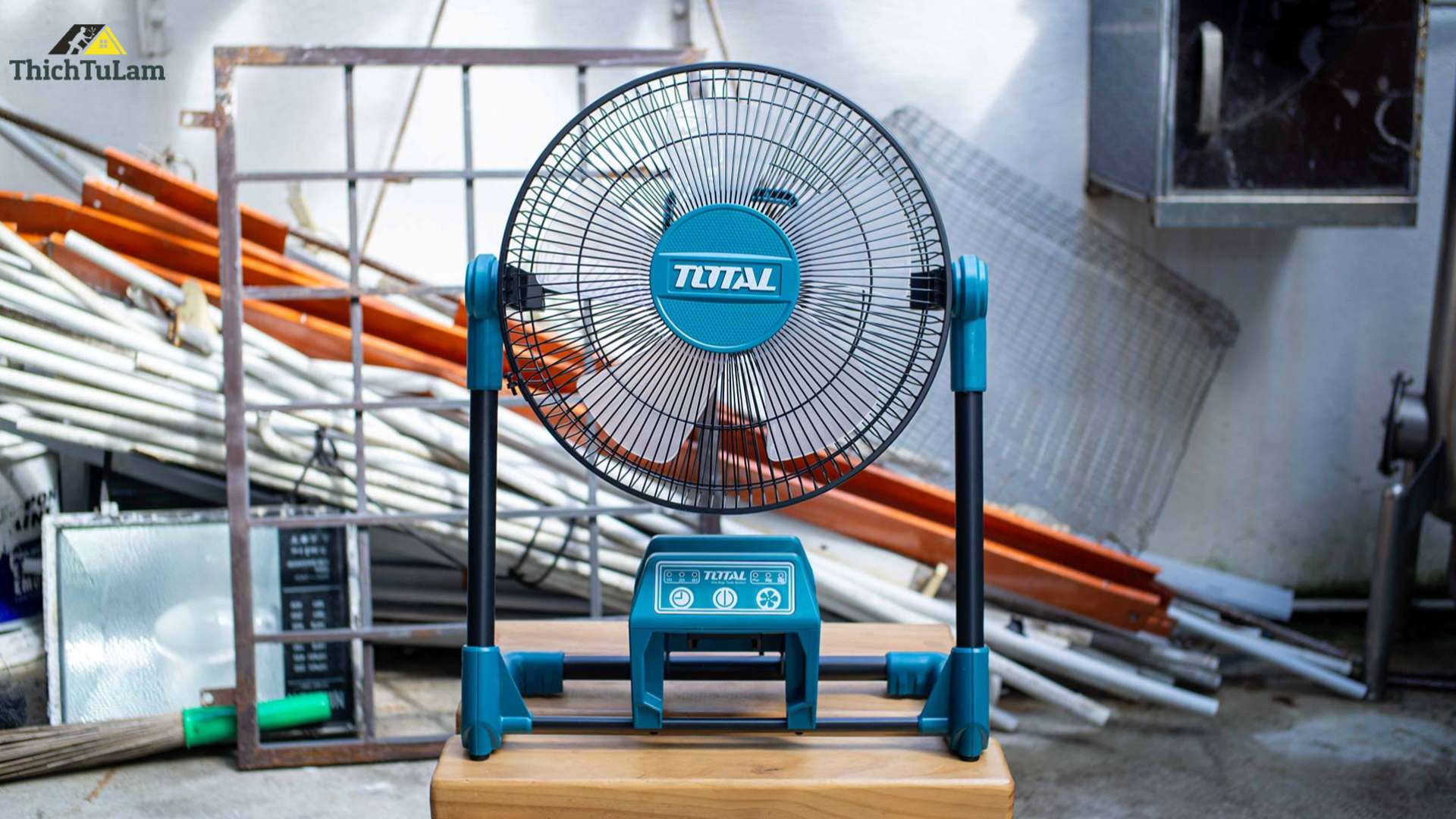 Quạt dùng pin Lithium 20V Total TFALI2001