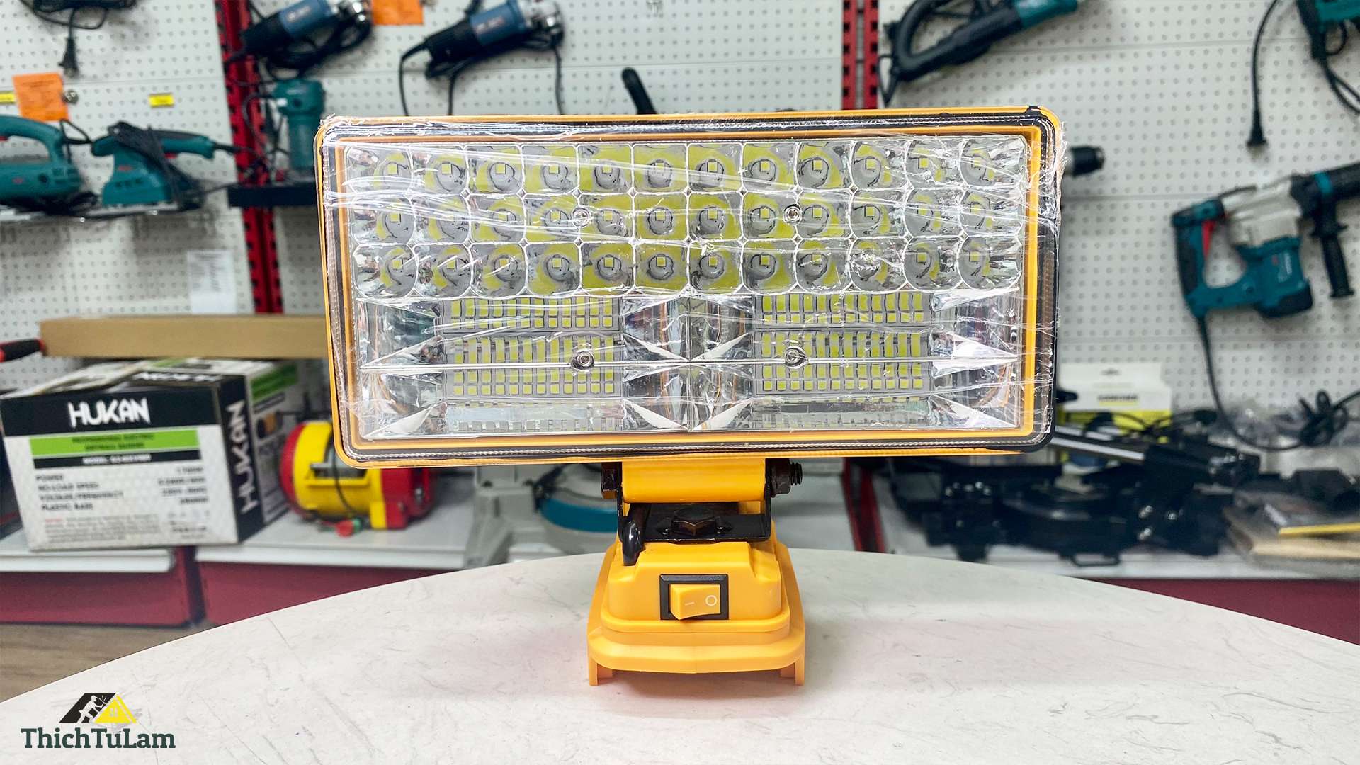 Thân đèn pha pin 21v 84 Led 90W Hukan HK-LB8IN90W