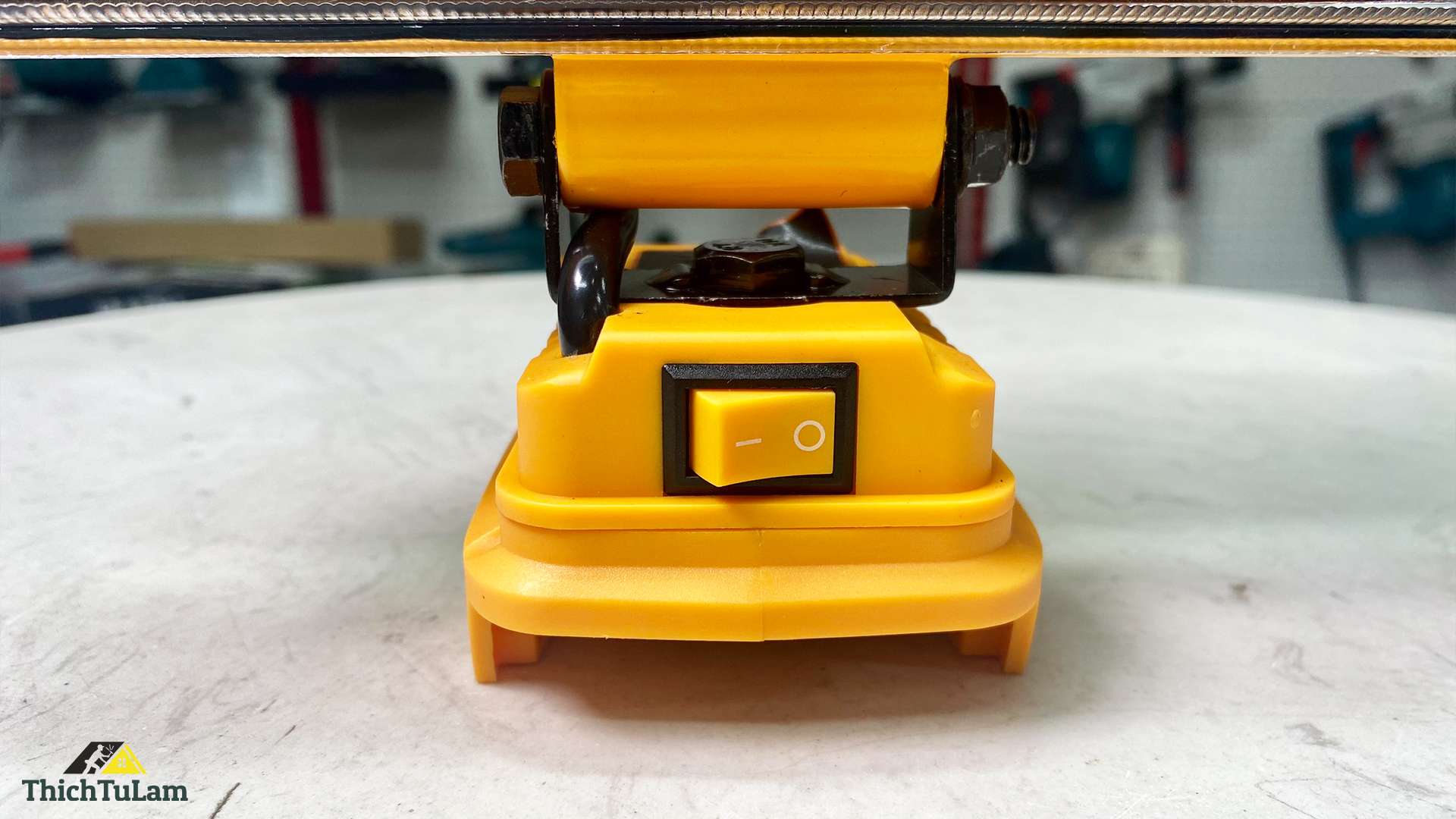 Thân đèn pha pin 21v 84 Led 90W Hukan HK-LB8IN90W