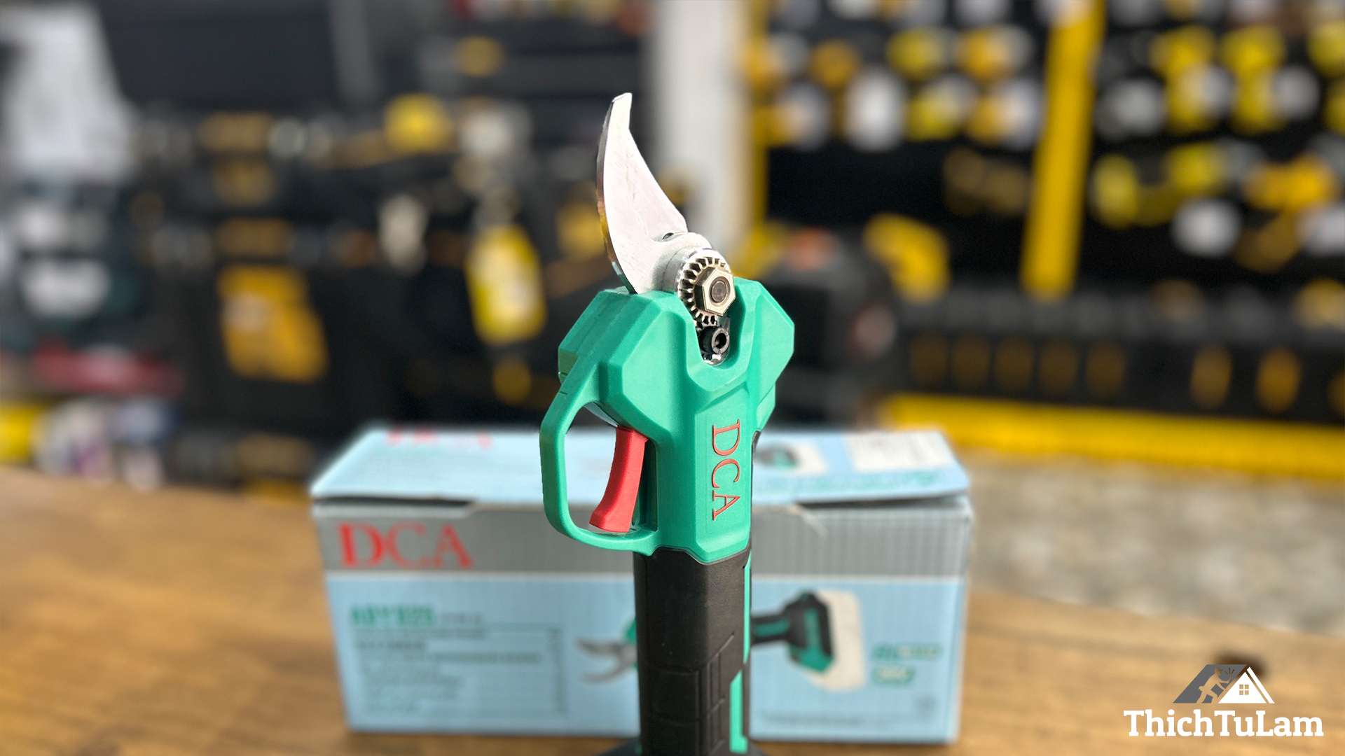 Thân máy cắt cành dùng pin 20V DCA ADYD25Z