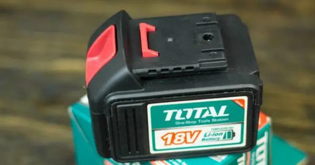 Pin và sạc 18V TOTAL TOBPLI228180, TOCLI228180