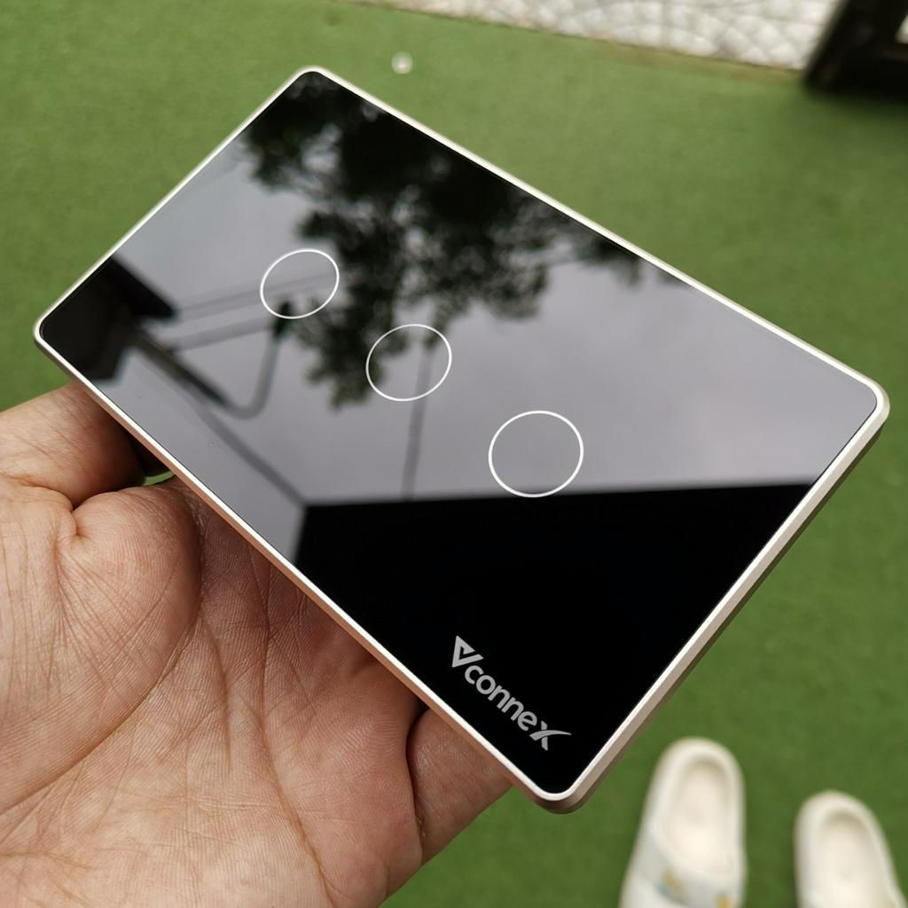 Công tắc cảm ứng thông minh wifi VCONNEX công suất cao 800 2500 W điều khiển bật tắt thiết bị từ xa qua điện thoại