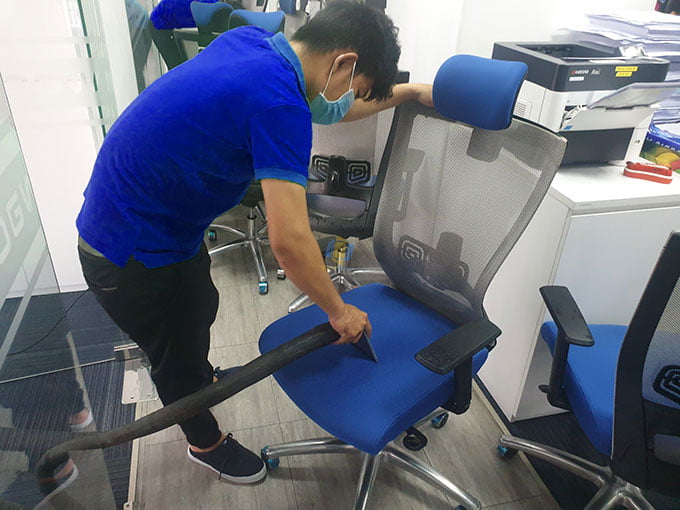 cơ sở giặt ghế văn phòng giá rẻ tại quận hoàng mai.jpg