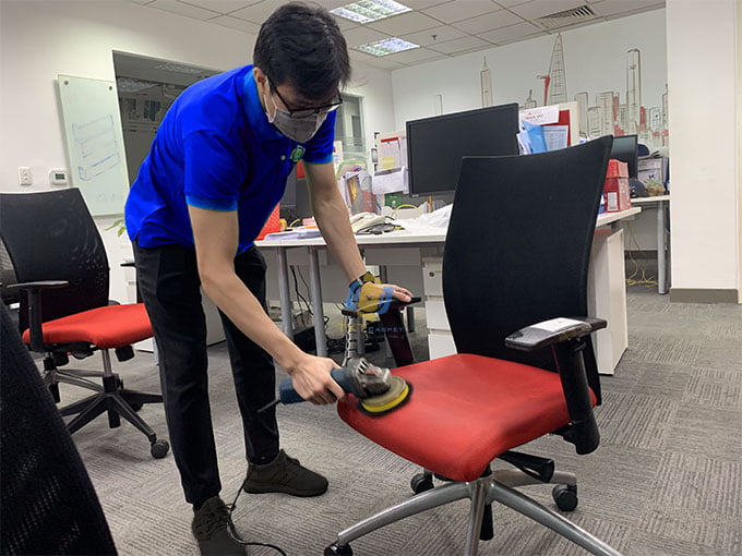 công ty giặt ghế văn phòng giá rẻ uy tín tại quận hà đông hn.jpg