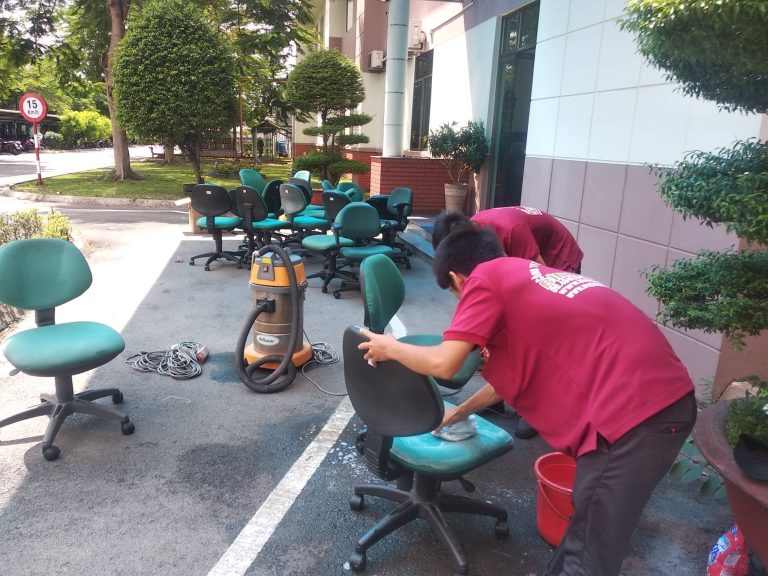 địa chỉ giặt ghế văn phòng giá rẻ tại quận hoàng mai.jpg