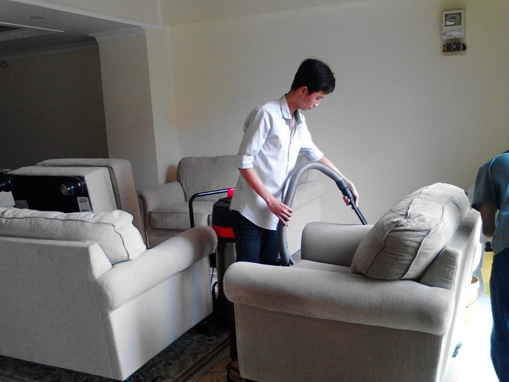dịch vụ giặt ghế sofa chuyên nghiệp giá rẻ tại quận long biên hà nội