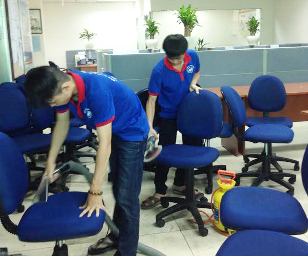 giặt ghế văn phòng chuyên nghiệp giá rẻ tại quận hoàn kiếm hà nội.