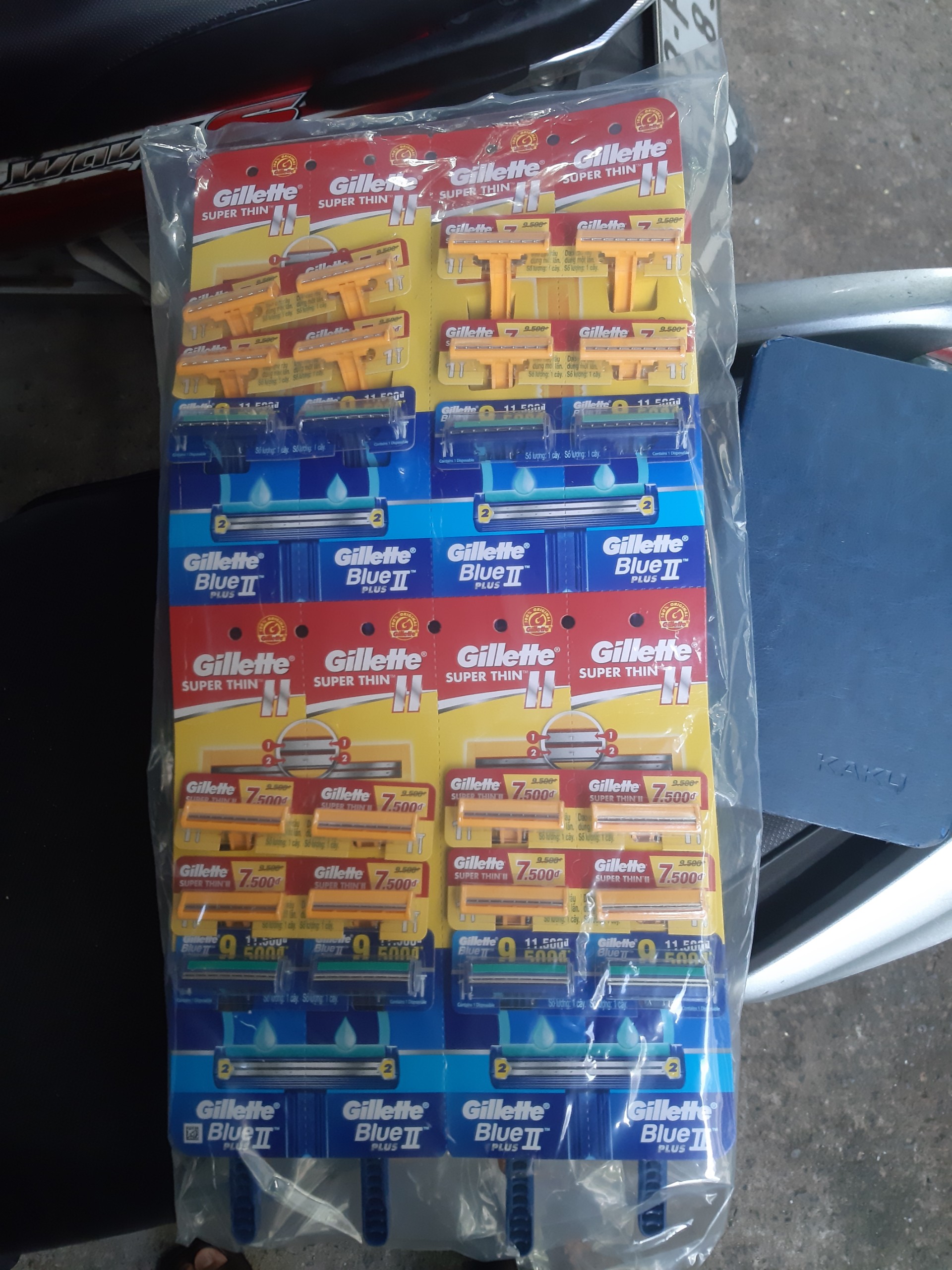 dcr-tien-loi-gillette-superthin-2-can-vang-1-can-xanh