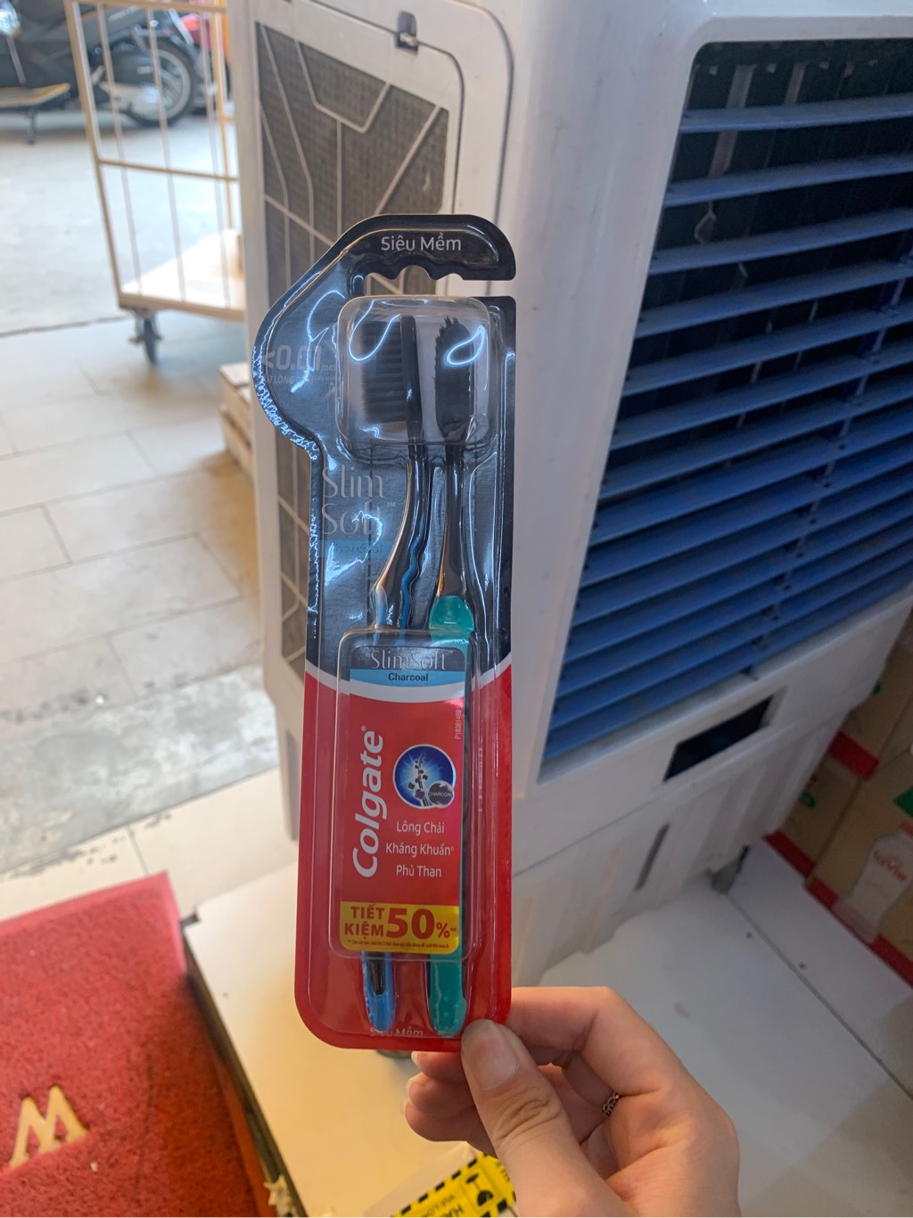 bc-colgate-slim-sort-charcoal-bo-2-cay