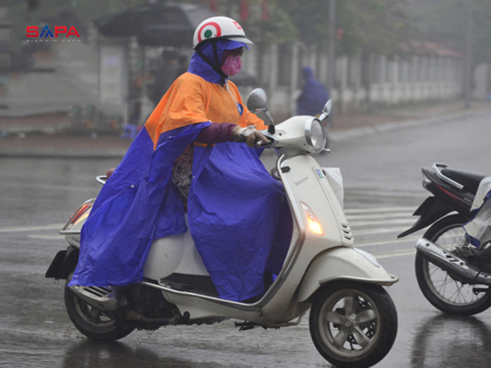 Những thói quen gây hại khi lái xe Vespa mùa mưa