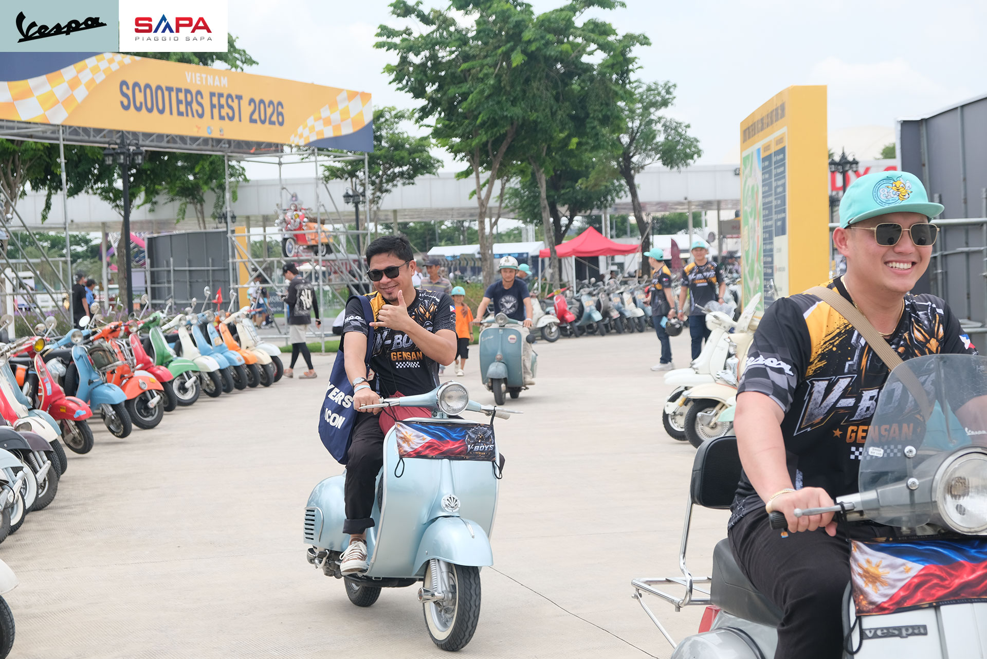 Sự quy tụ của những niềm đam mê Vespa, hơn 500 Vespa cổ.