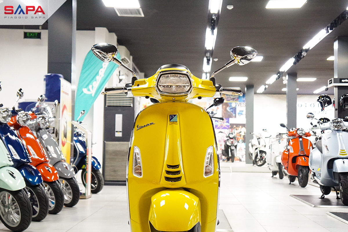 vespa sprint vàng