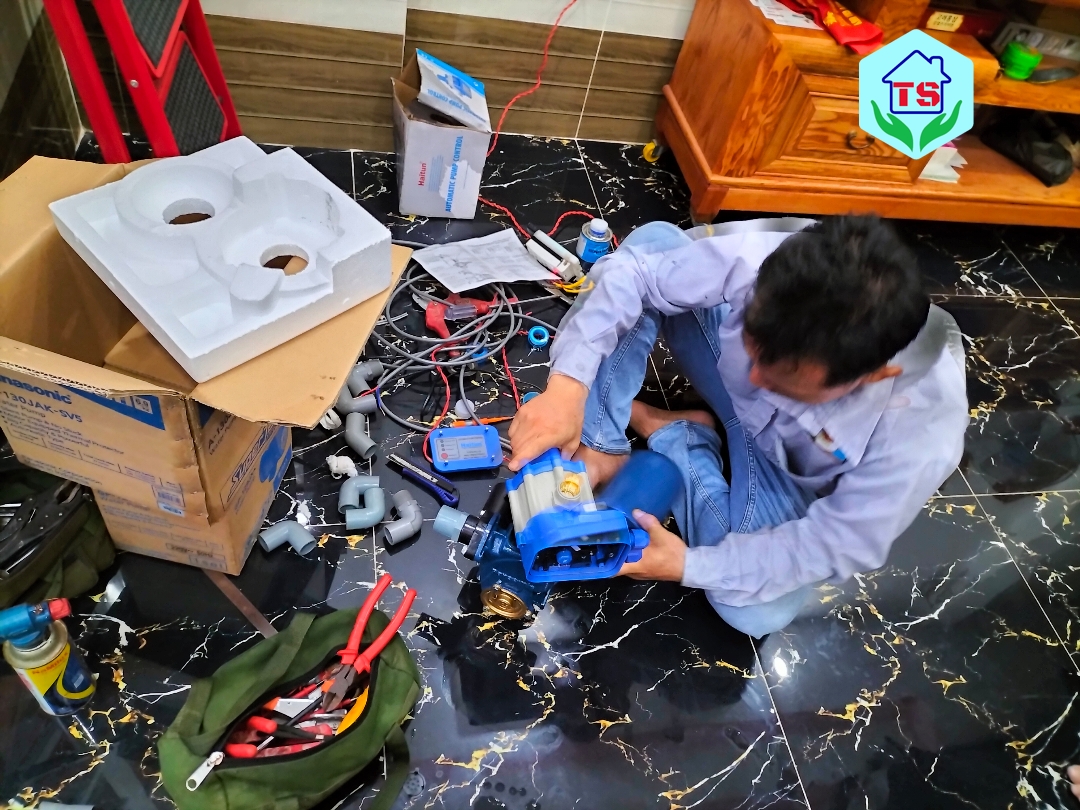 Thợ sửa máy bơm