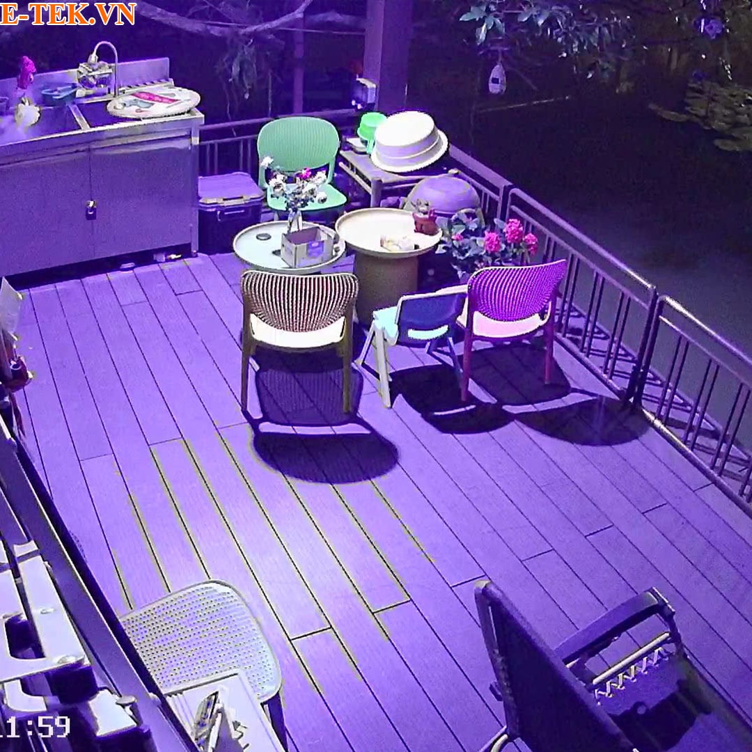 Đèn led rgb wifi ngoài trời reivew 2