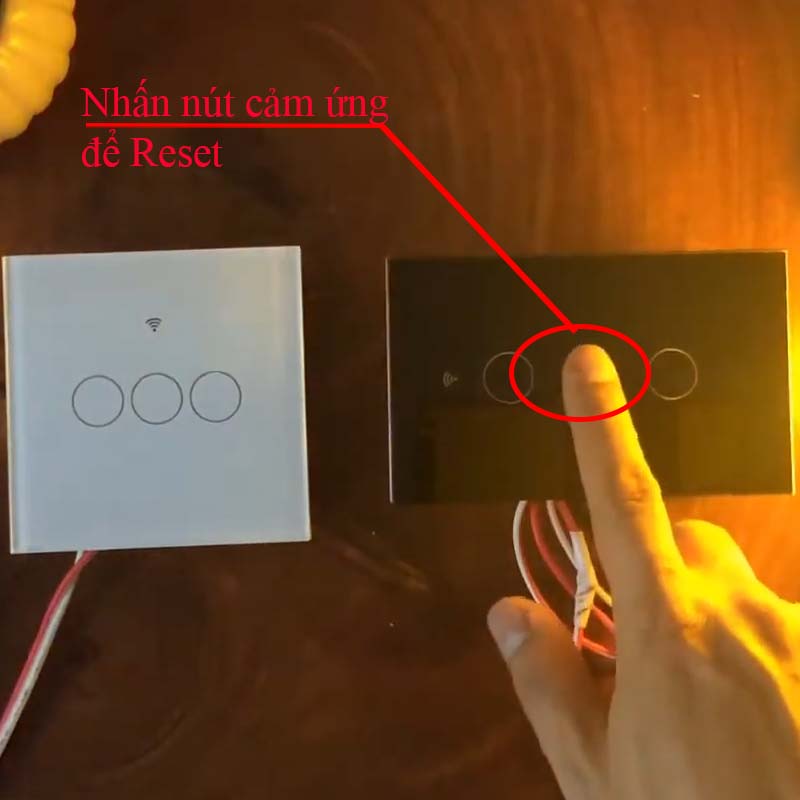 Reset công tắc cảm ứng wifi tuya