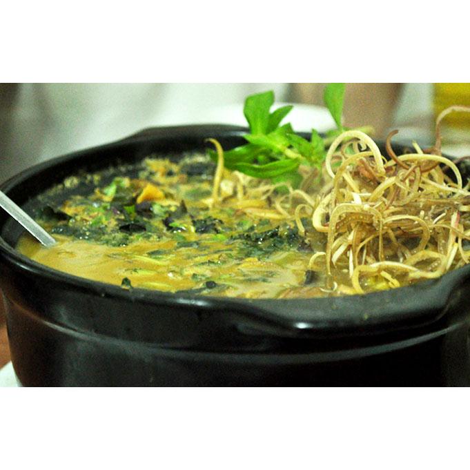 LƯƠN UM HOA CHUỐI