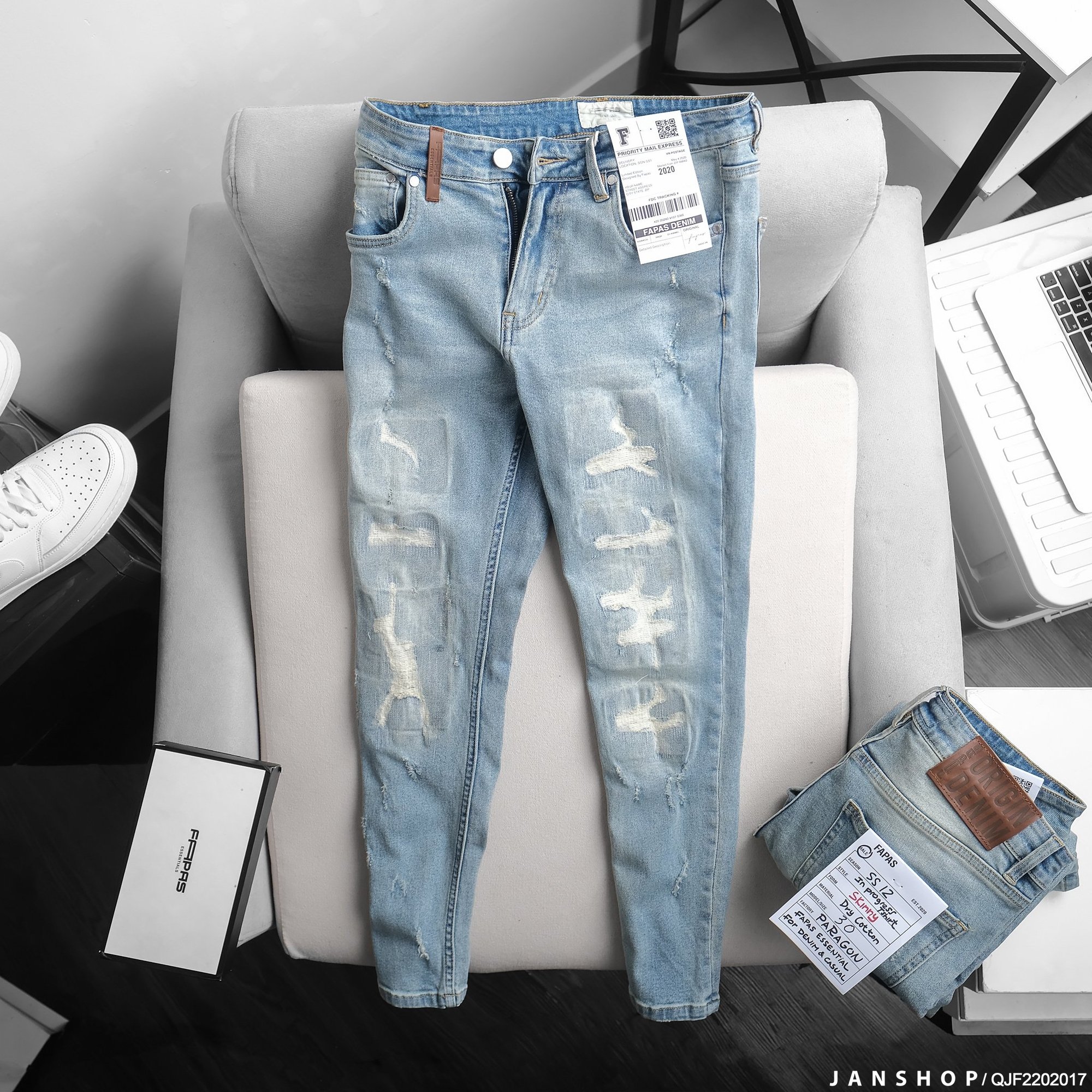 FAPAS RIPPED SPATTER JEANS