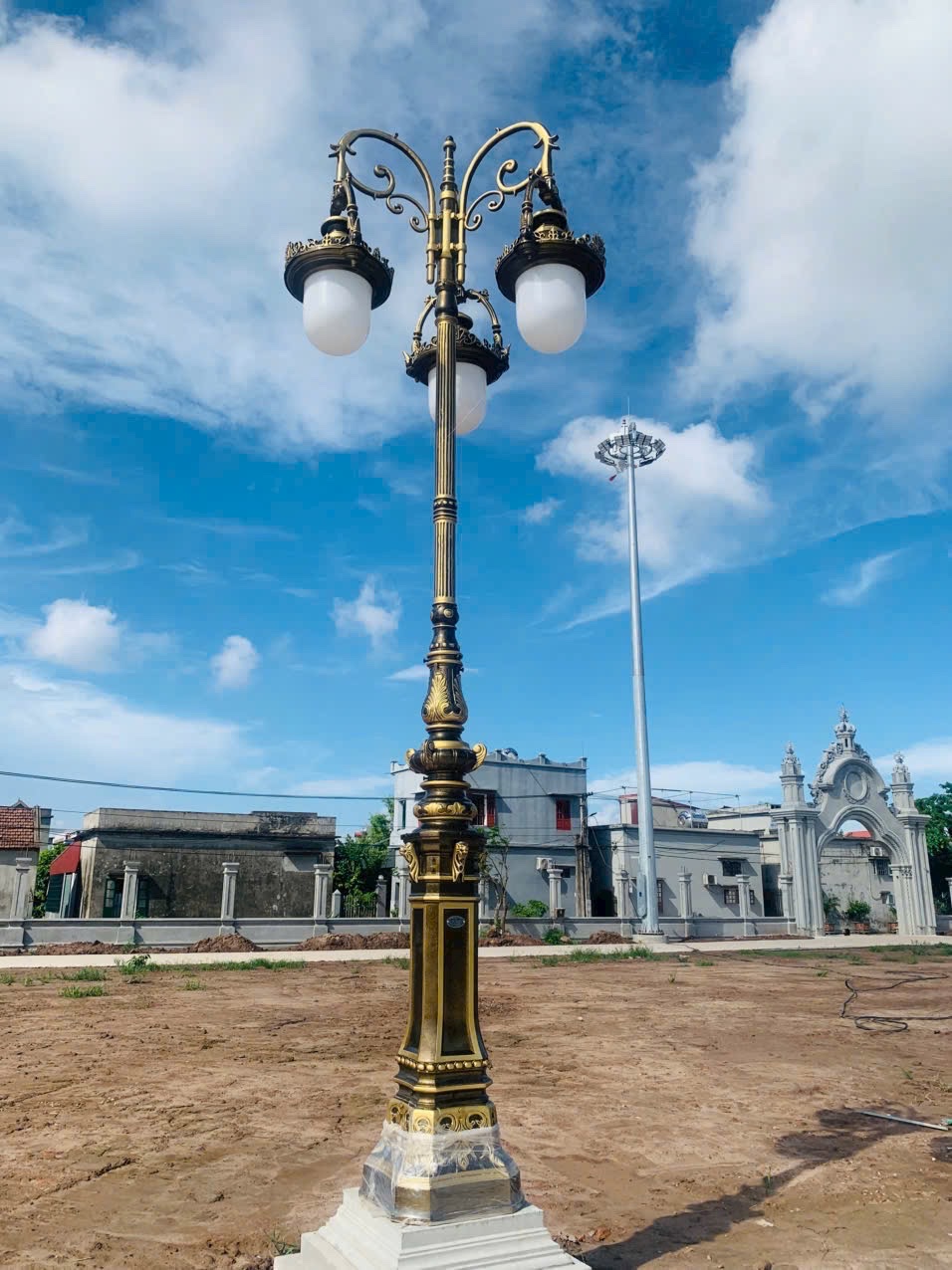 cột đèn sân vườn cổ điển