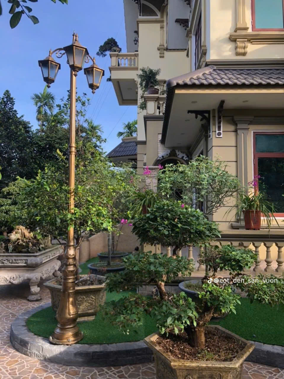Cột đèn sân vườn 3 bóng