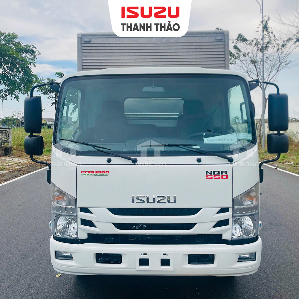 Xe tải Isuzu NQR550 Thùng Kín 2 cửa hông - Tải trọng 5.2 tấn - Thùng dài 6m1