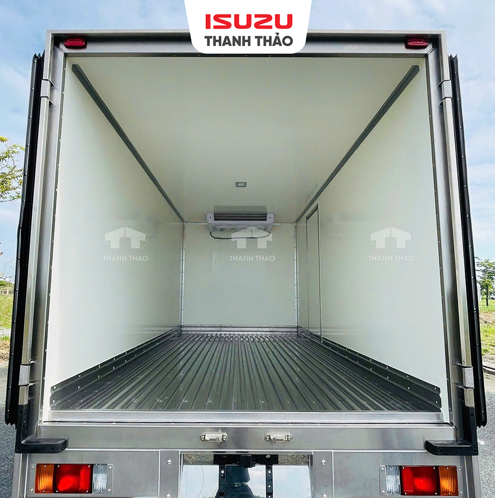 Xe tải Isuzu QKR270 Đông Lạnh - Tải 2.45 tấn - Thùng dài 4m3