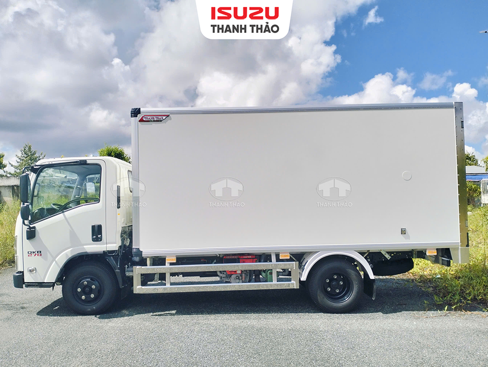 Xe tải Isuzu QKR270 Bảo Ôn Oxi - Tải 2.35 tấn - Thùng dài 4m3