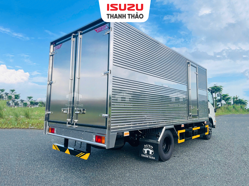 Xe tải Isuzu NPR400 - Thùng kín TC - Tải 3.85 tấn - Thùng dài 5m2