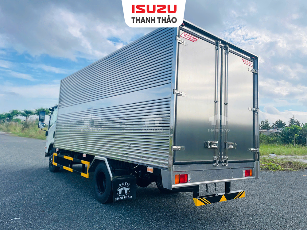 Xe tải Isuzu NPR400 - Thùng kín TC - Tải 3.85 tấn - Thùng dài 5m2