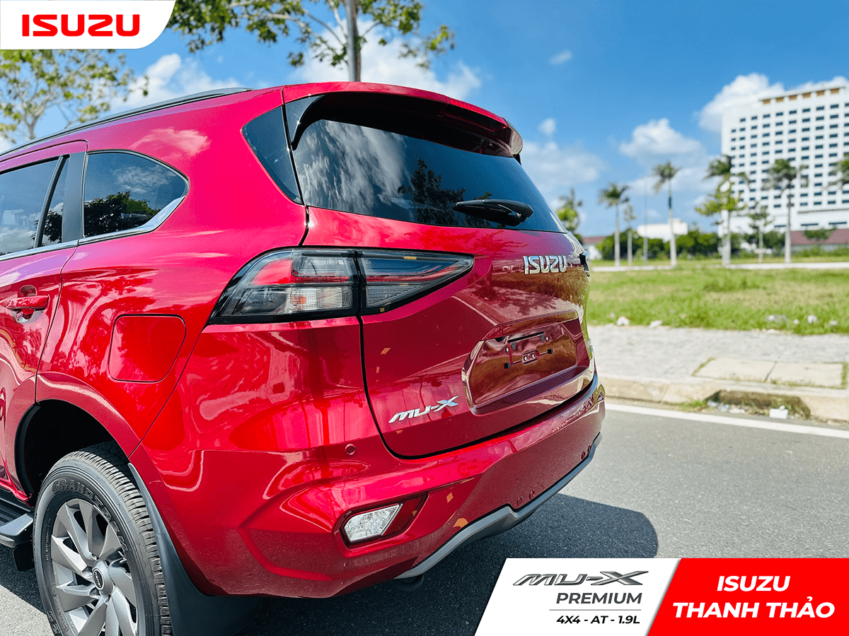 Xe 7 chổ Isuzu Mu-X Premium 4x4 AT