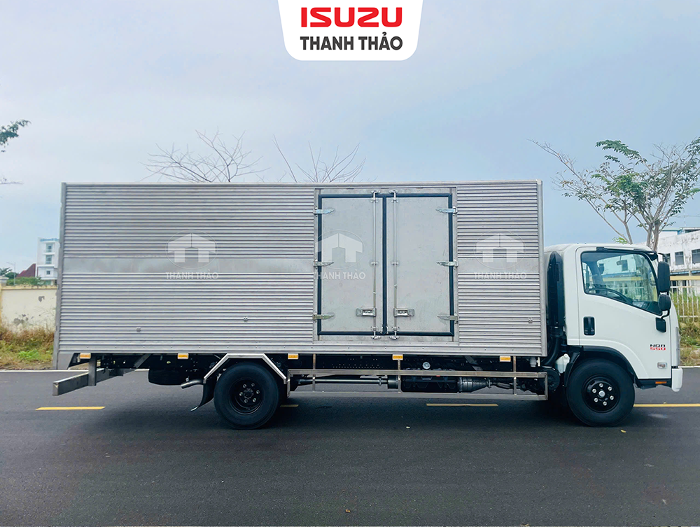 Xe tải Isuzu NQR550 Thùng Kín 2 cửa hông - Tải trọng 5.2 tấn - Thùng dài 6m1
