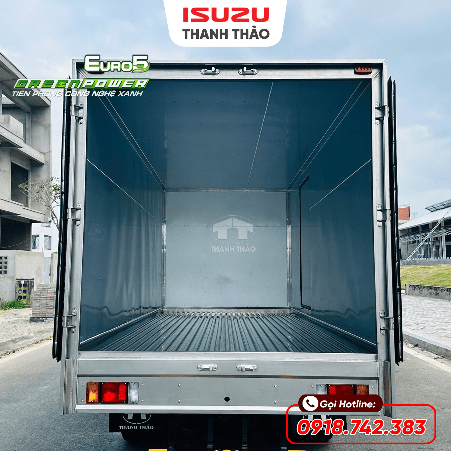 Xe tải Isuzu QKR270 Thùng Kín TC - Tải 2.5 tấn - Thùng dài 4m4