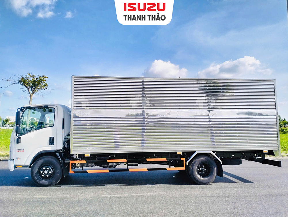 Xe tải Isuzu NQR550 Thùng Kín TC - Tải trọng 5.1 tấn - Thùng dài 6m1