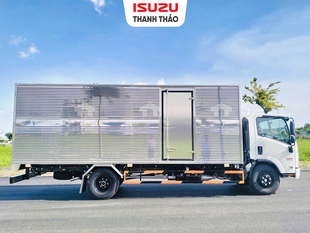 Xe tải Isuzu NQR550 Thùng Kín TC - Tải trọng 5.1 tấn - Thùng dài 6m1