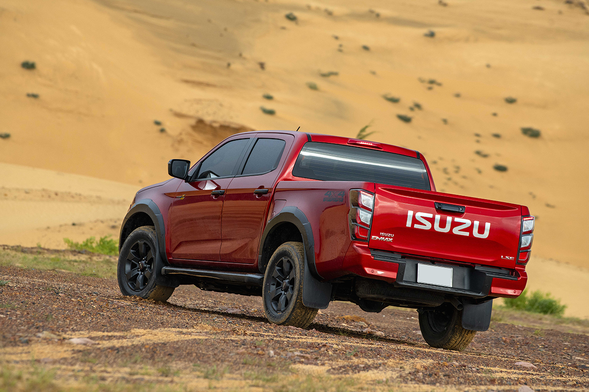 Xe bán tải Isuzu D-Max Type Z AT 4x4