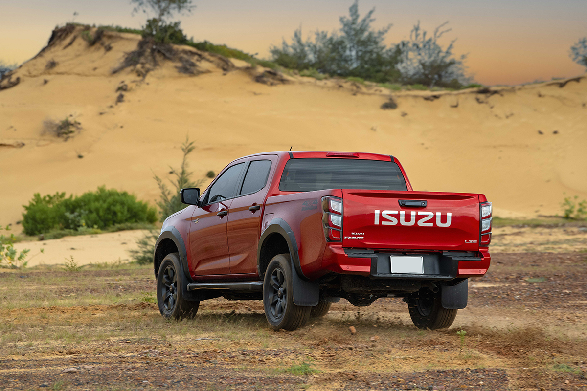 Xe bán tải Isuzu D-Max Type Z AT 4x4