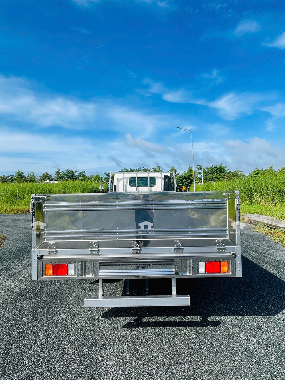 Xe tải Isuzu NPR350 - Thùng Lửng TC