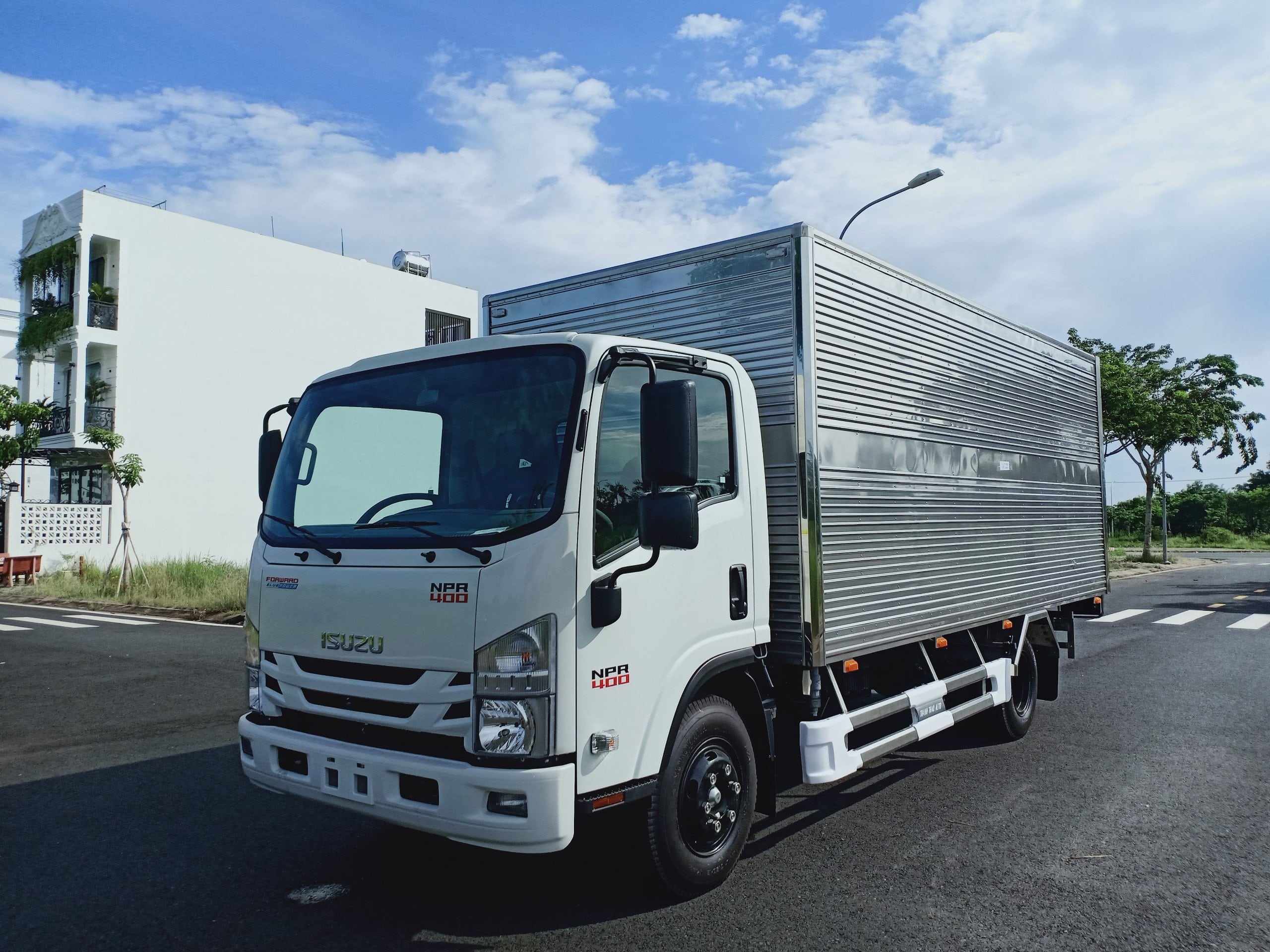 Xe tải Isuzu NPR400 - 3.49 tấn - Thùng Kín Inox 304
