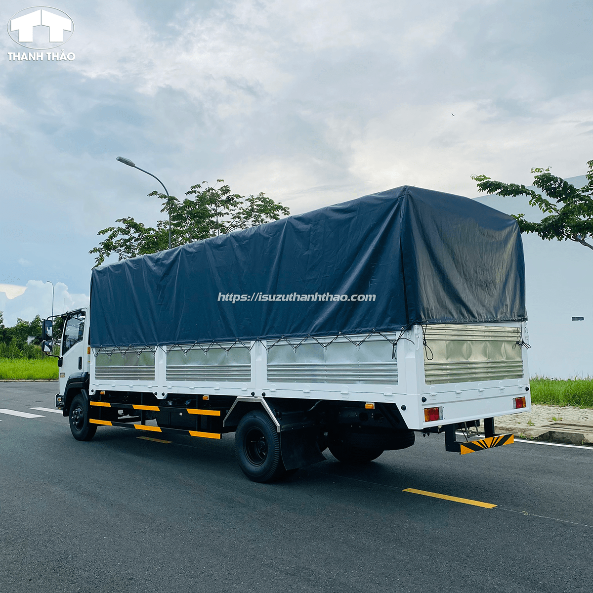 Xe tải Isuzu FRR650 Mui bạt - Tải trọng 6.2 tấn - Thùng dài 6m6