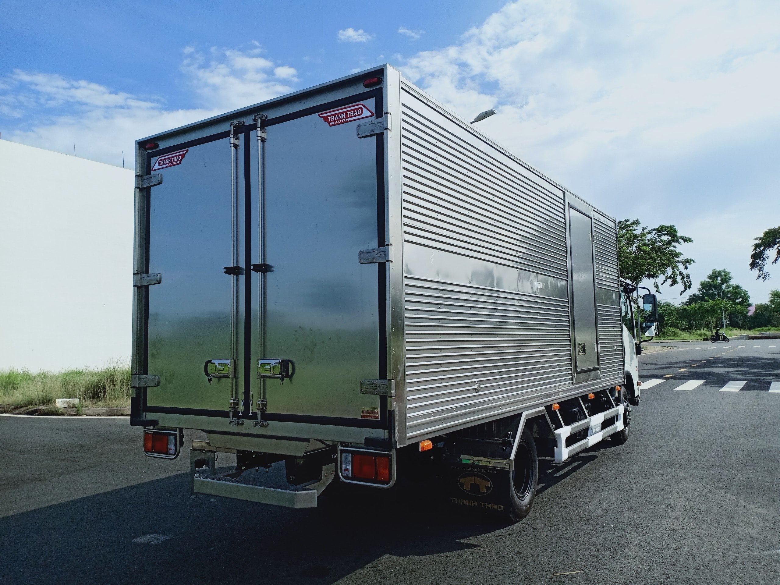 Xe tải Isuzu NPR400 - 3.49 tấn - Thùng Kín Inox 304