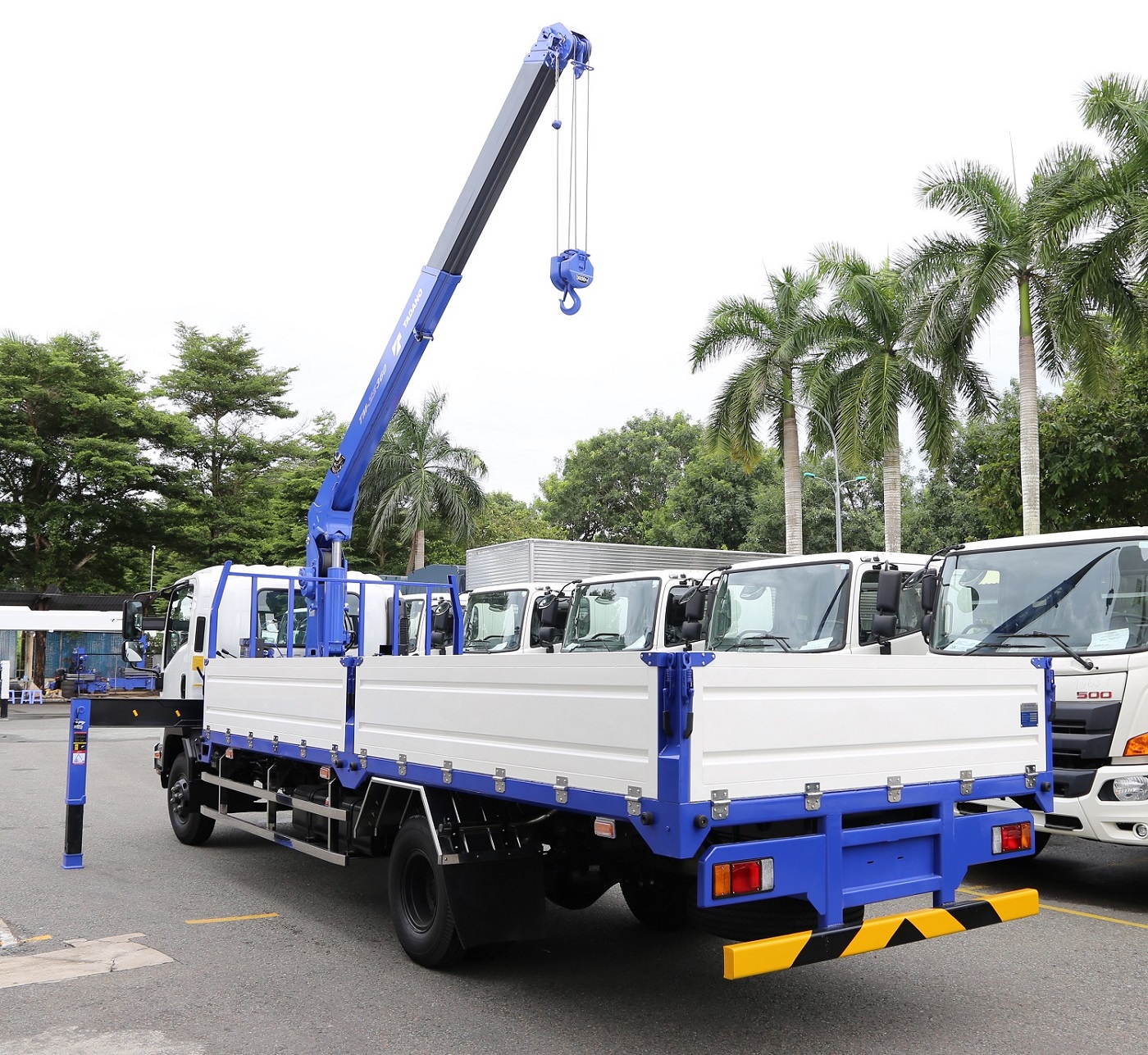 Xe cẩu Isuzu FRR650 - Tải trọng 4.9 tấn - Thùng dài 6m