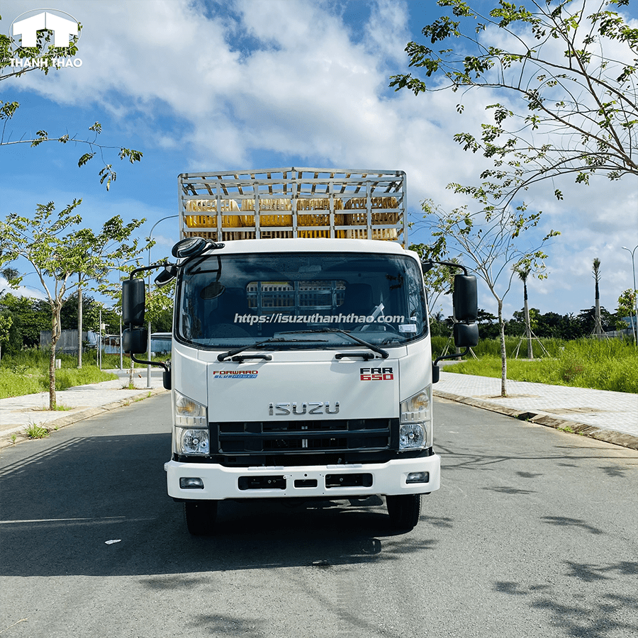 Xe Tải Isuzu FRR650 Chở Gia Cầm - Tải 5.5 tấn - Thùng dài 6m7