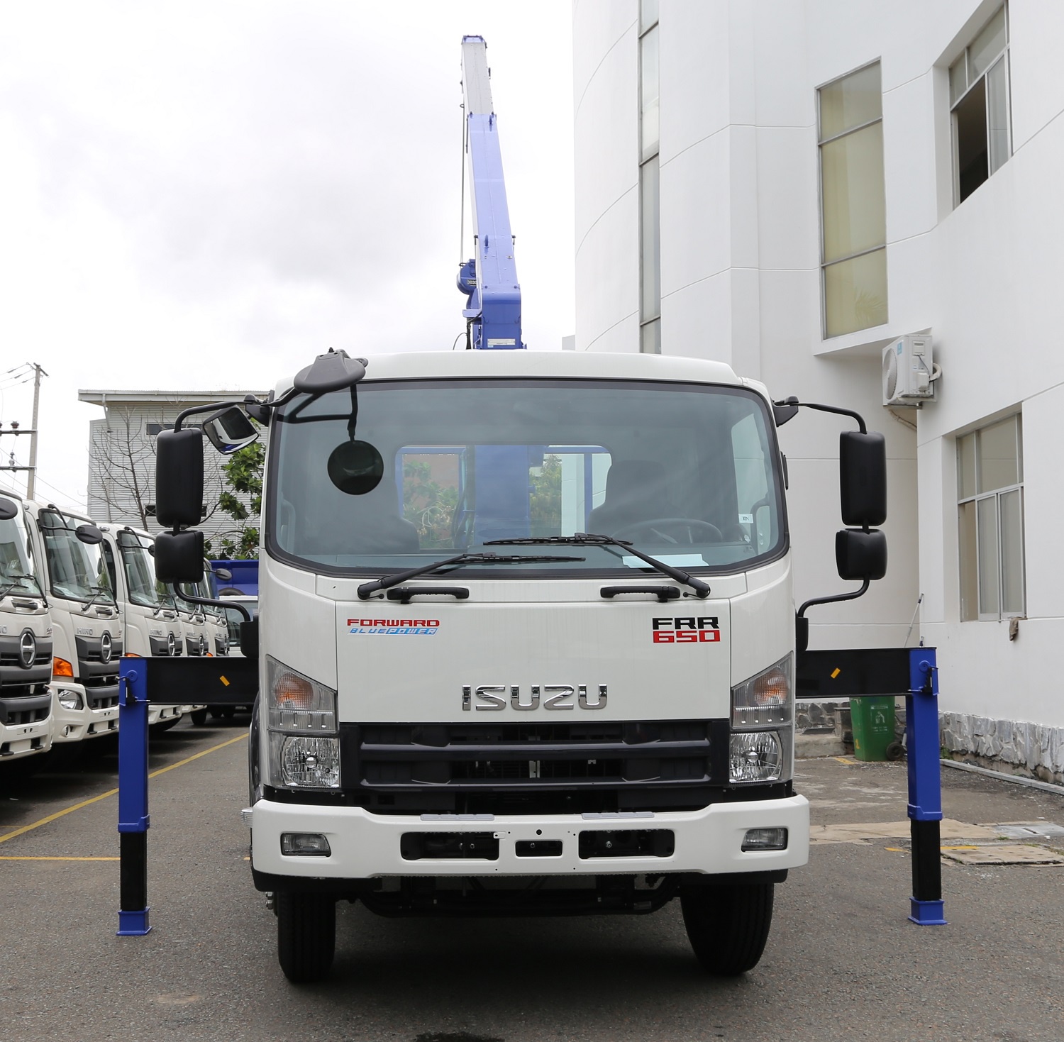 Xe cẩu Isuzu FRR650 - Tải trọng 4.9 tấn - Thùng dài 6m