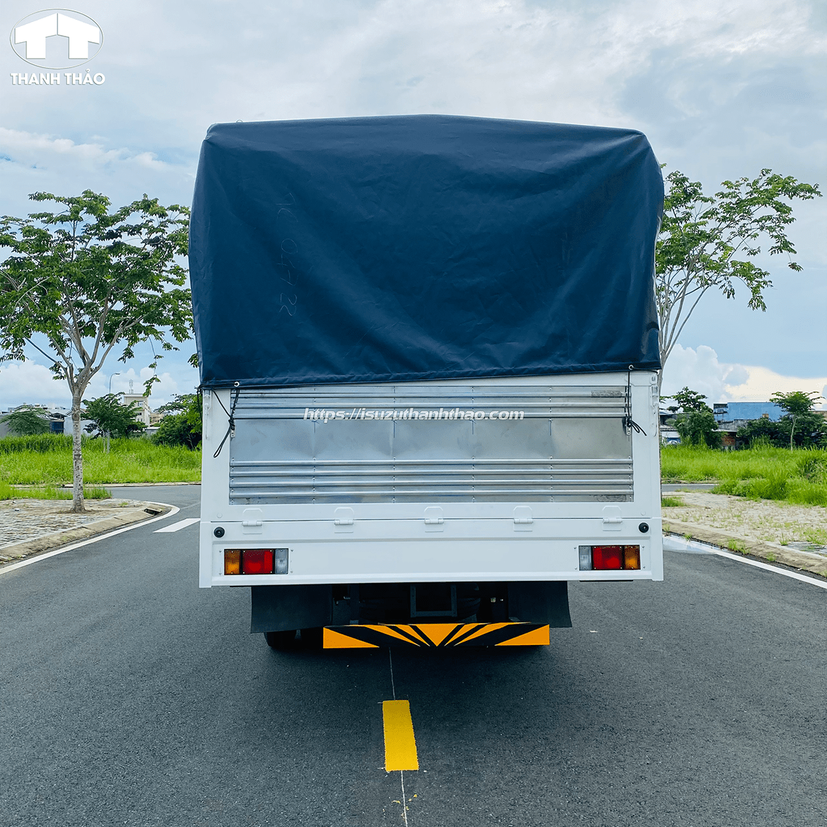 Xe tải Isuzu FRR650 Mui bạt - Tải trọng 6.2 tấn - Thùng dài 6m6