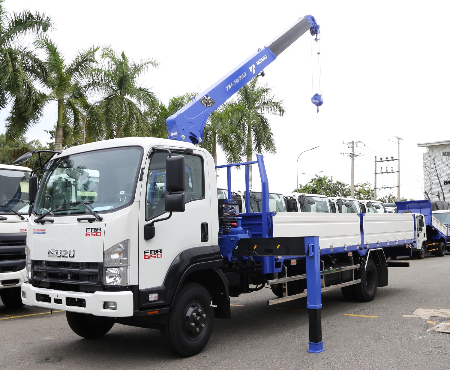 Xe cẩu Isuzu FRR650 - Tải trọng 4.9 tấn - Thùng dài 6m