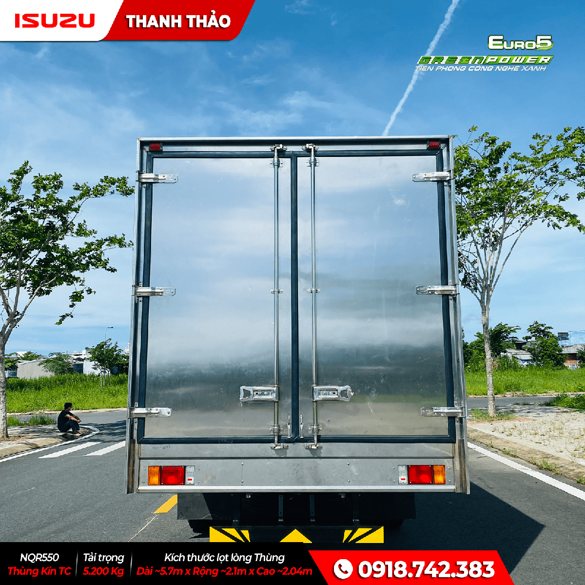 Xe tải Isuzu NQR550 Thùng Kín TC - Tải trọng 5.2 tấn - Thùng dài 5m7