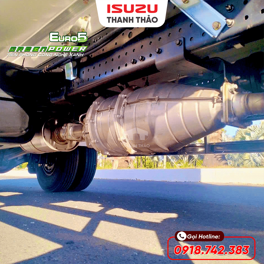 Xe tải Isuzu NQR550 Thùng Bảo Ôn - Tải 5 tấn - Thùng dài 5m6