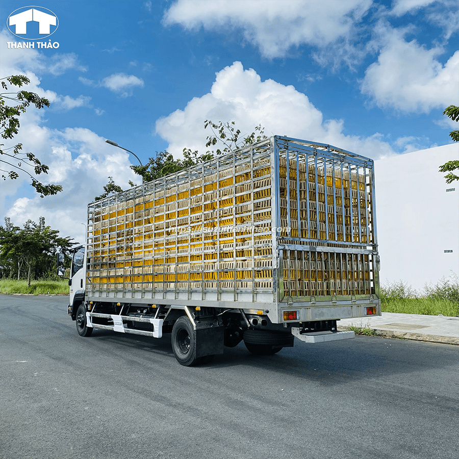 Xe Tải Isuzu FRR650 Chở Gia Cầm - Tải 5.5 tấn - Thùng dài 6m7